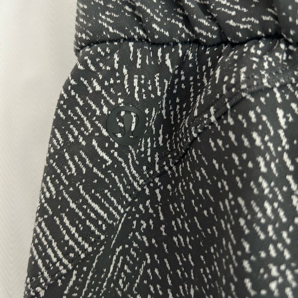 Lululemon High Rise Crop 23" Simultaneous Anchor Alpine White Gray Pants Size 10 - Picture 11 of 13